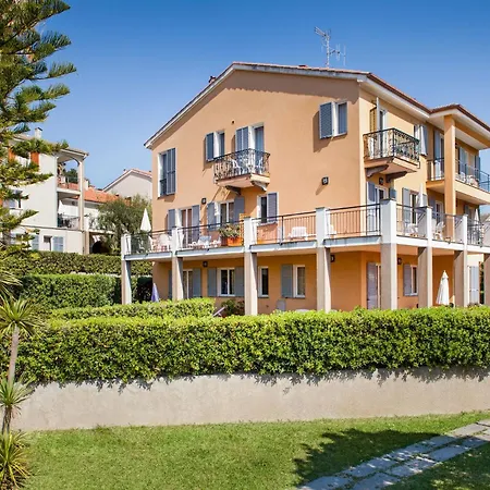 E2-8 Bilocale Borgo Rovere Semesterbostad *